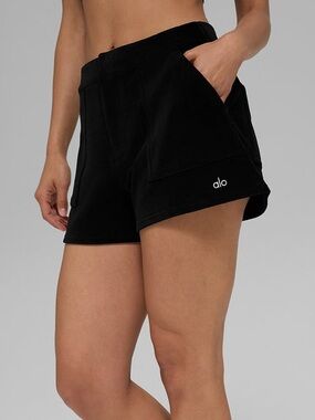 ALO Yoga Micro Corduroy On Duty Short in Black - M